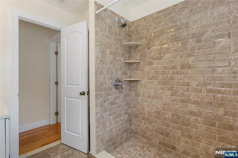418 President Street Saddle Brook, NJ 07663