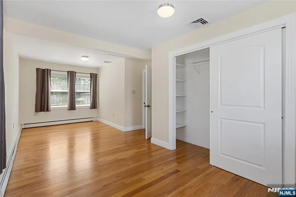 418 President Street Saddle Brook, NJ 07663