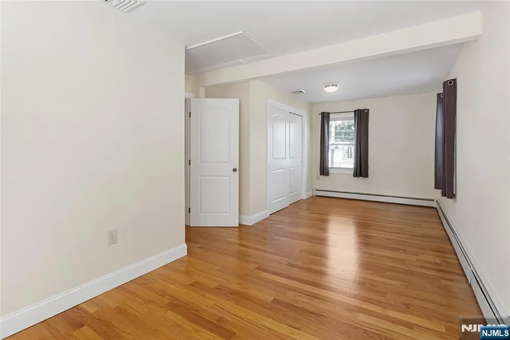 418 President Street Saddle Brook, NJ 07663