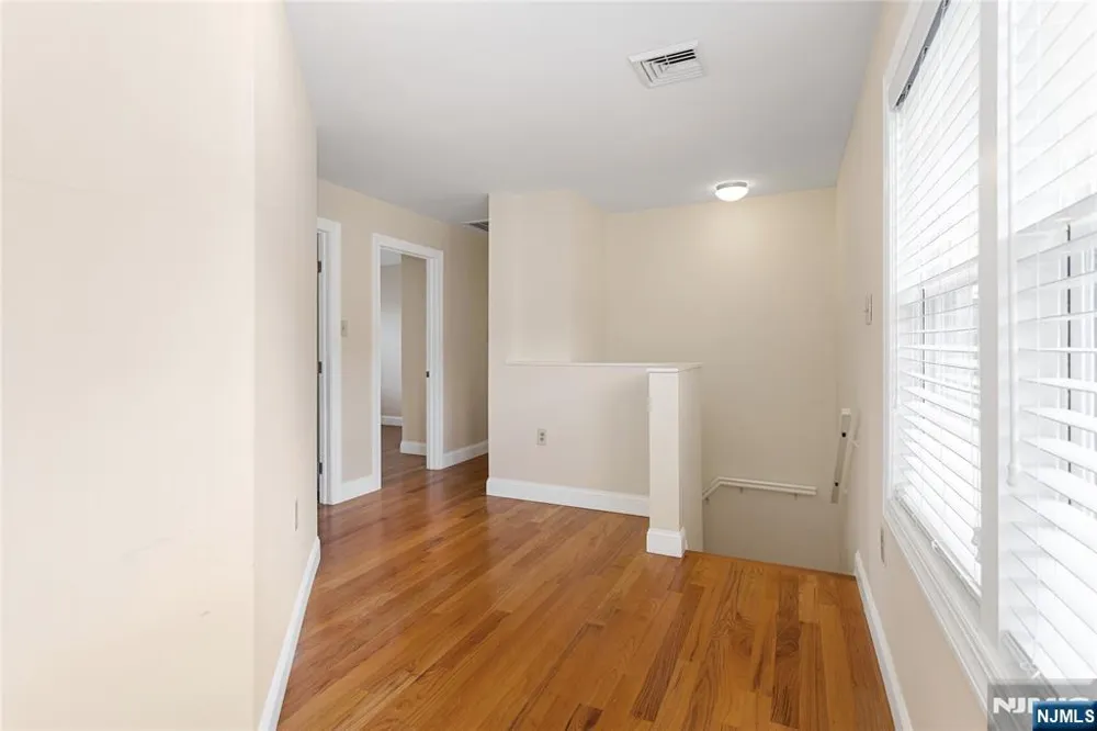 418 President Street Saddle Brook, NJ 07663