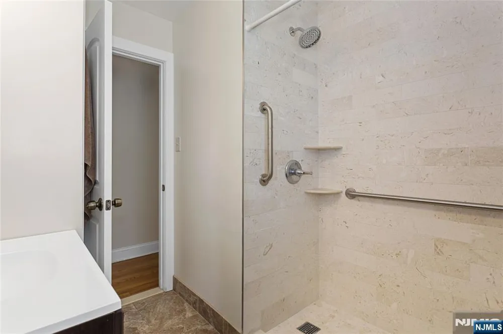 418 President Street Saddle Brook, NJ 07663