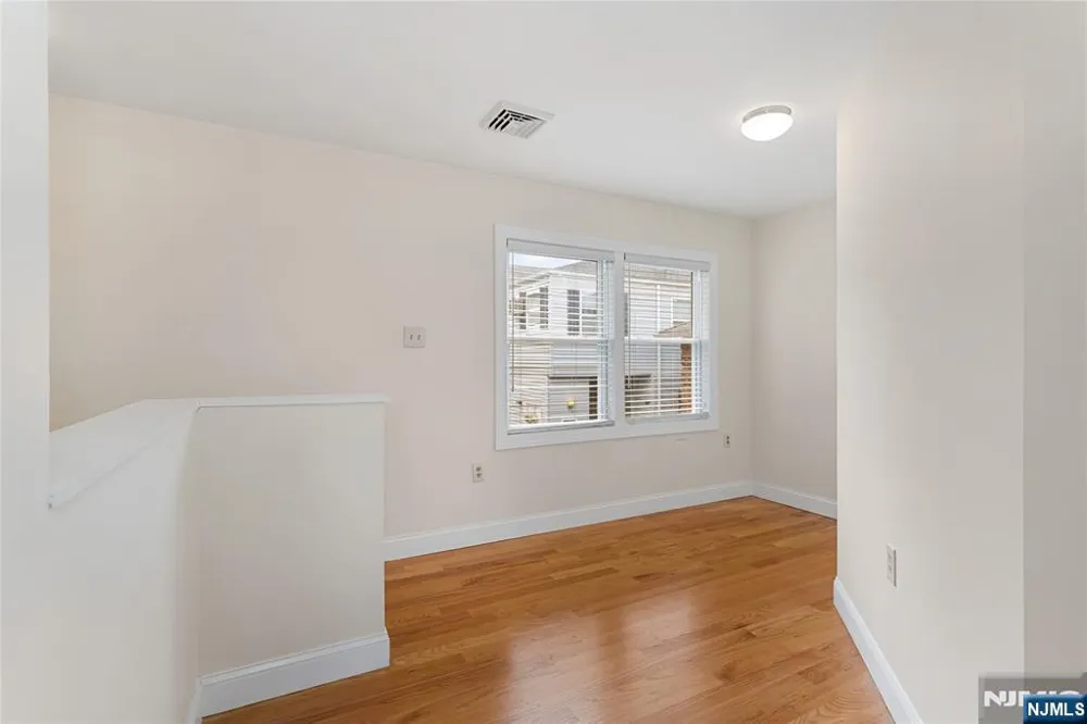 418 President Street Saddle Brook, NJ 07663