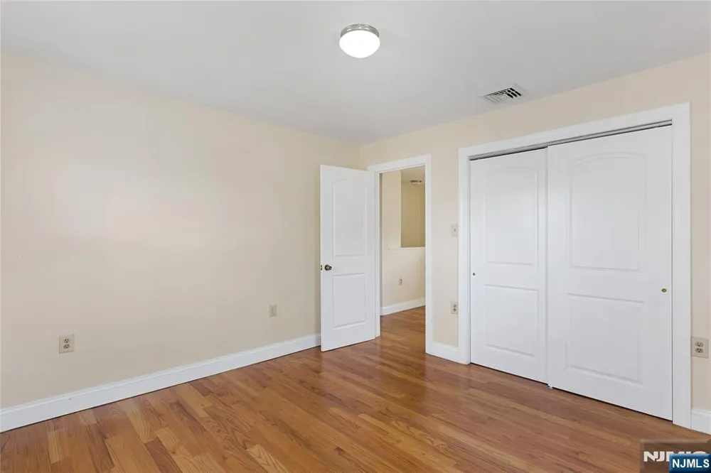 418 President Street Saddle Brook, NJ 07663