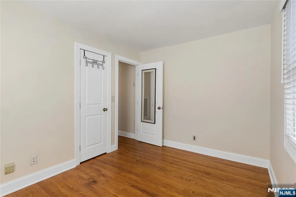 418 President Street Saddle Brook, NJ 07663