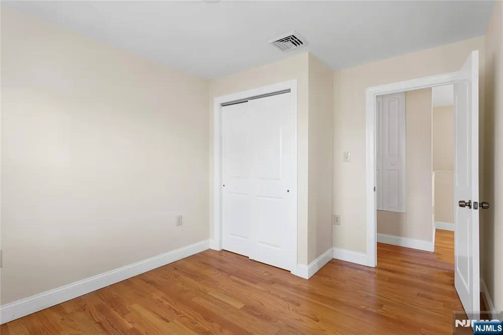 418 President Street Saddle Brook, NJ 07663
