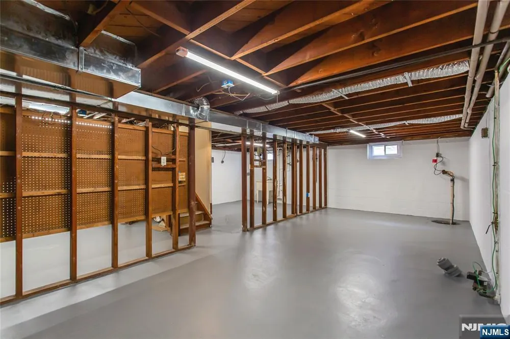 418 President Street Saddle Brook, NJ 07663