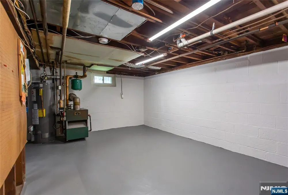 418 President Street Saddle Brook, NJ 07663