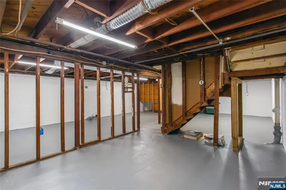 418 President Street Saddle Brook, NJ 07663