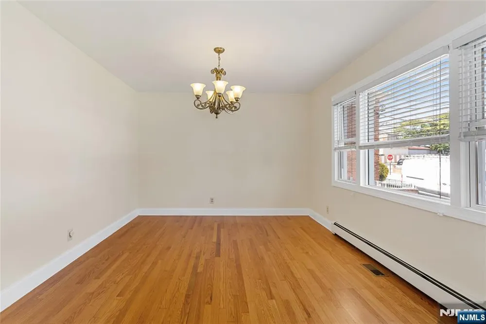 418 President Street Saddle Brook, NJ 07663