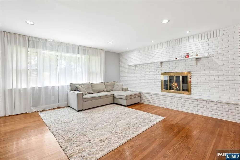 41 Magnolia Avenue Montvale, NJ 07645