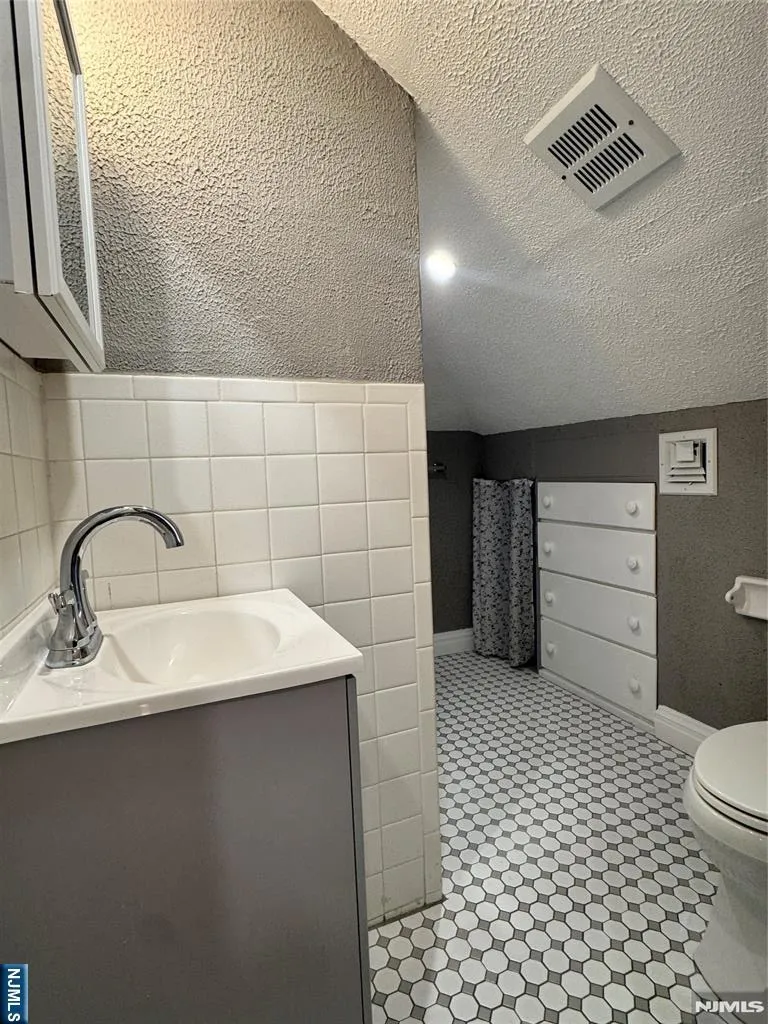 369 Edgewater Road 1FL Cliffside Park, NJ 07010