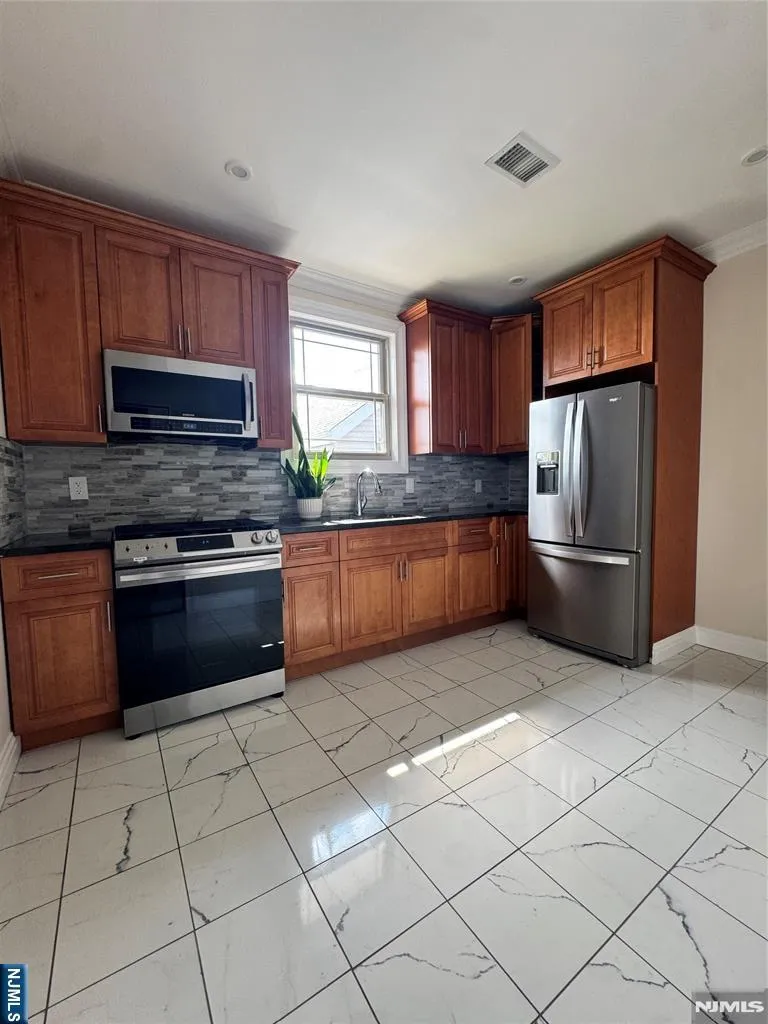 369 Edgewater Road 1FL Cliffside Park, NJ 07010