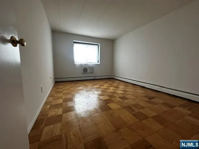 873 Main Street 4G Hackensack, NJ 07601