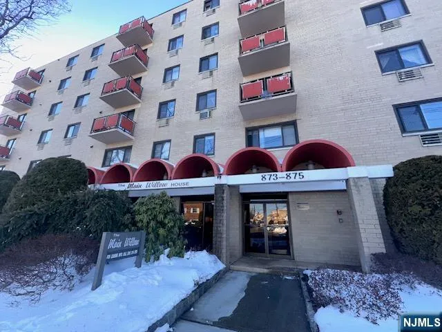 873 Main Street 4G Hackensack, NJ 07601
