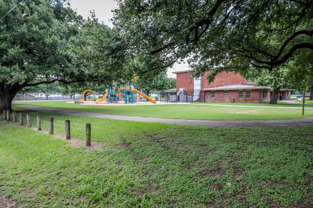9243 E Avenue O Houston, TX 77012