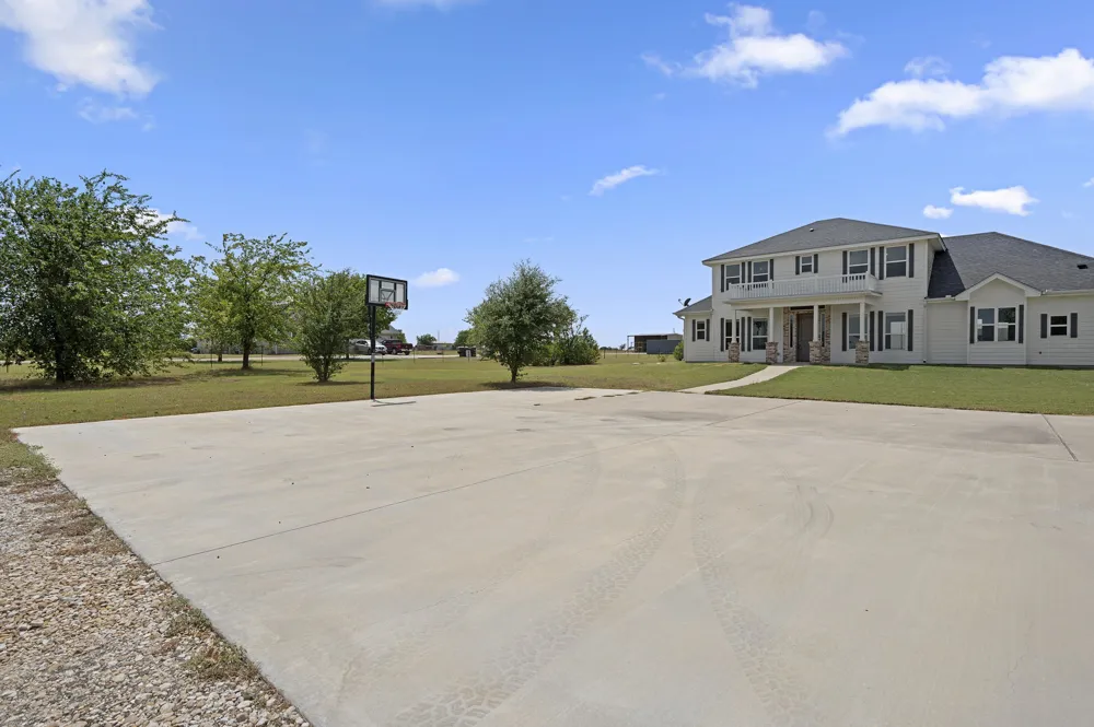 10160 Wallace Road Holland, TX 76534