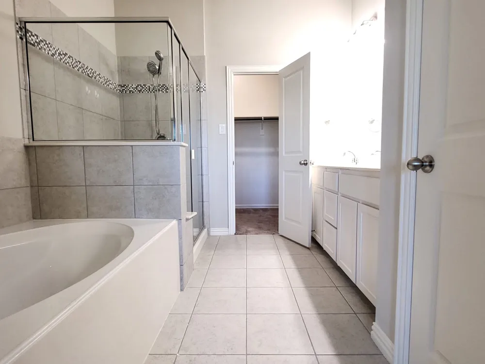 829 Ben Lane Lewisville, TX 75056