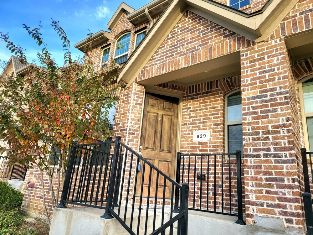 829 Ben Lane Lewisville, TX 75056