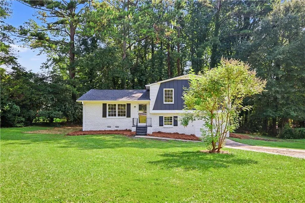 6200 Auburn Drive Riverdale, GA 30296