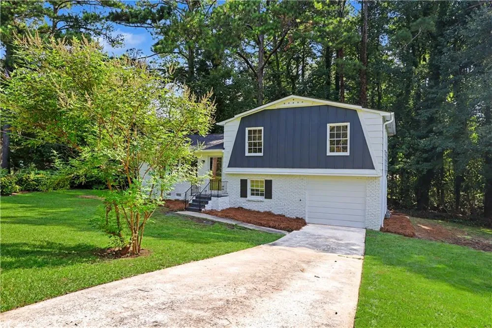 6200 Auburn Drive Riverdale, GA 30296