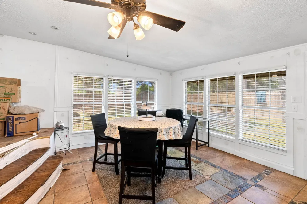 324 Woodlawn Street Sinton, TX 78387
