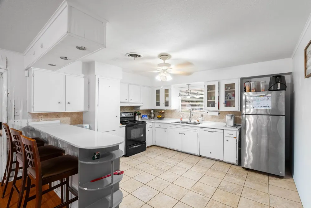 324 Woodlawn Street Sinton, TX 78387