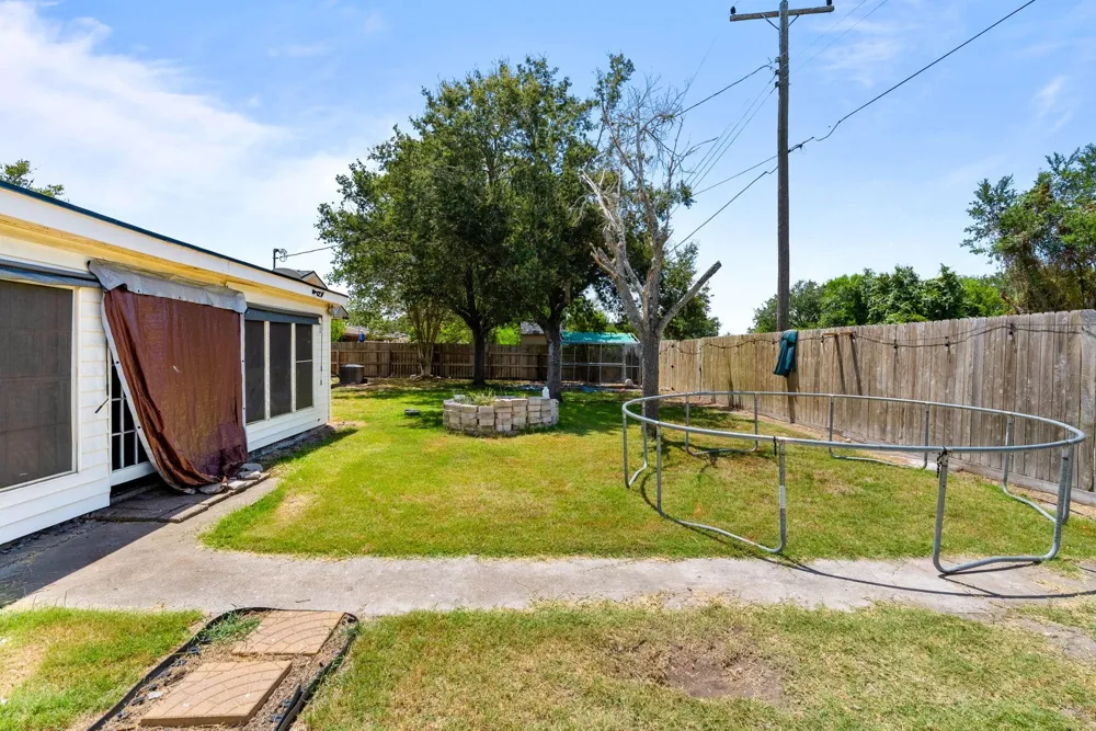 324 Woodlawn Street Sinton, TX 78387