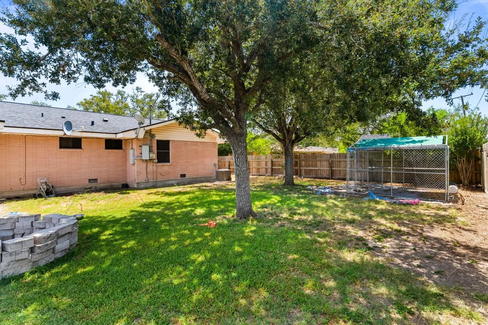 324 Woodlawn Street Sinton, TX 78387