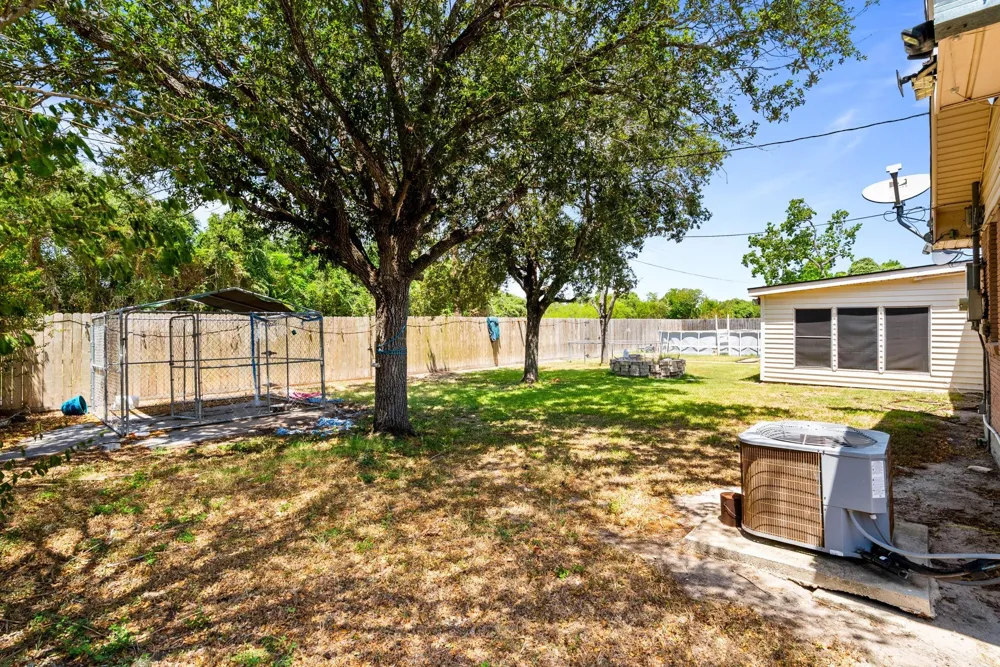 324 Woodlawn Street Sinton, TX 78387