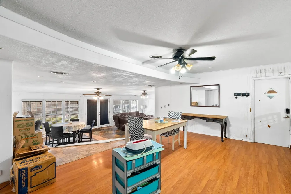 324 Woodlawn Street Sinton, TX 78387