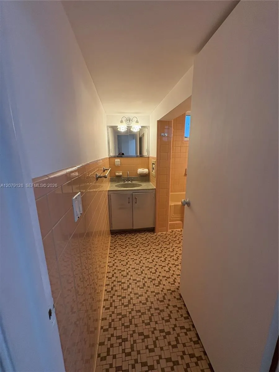 1751 Washington Ave #1H Miami Beach, FL 33139
