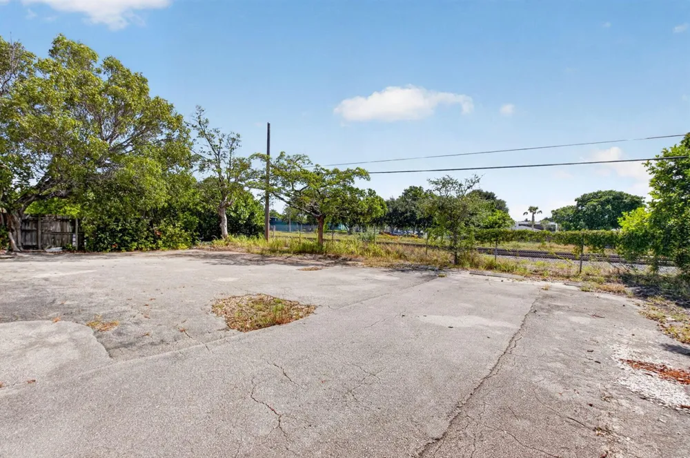 1601 NE 3RD AVENUE Delray Beach, FL 33444