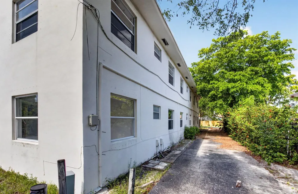 1601 NE 3RD AVENUE Delray Beach, FL 33444