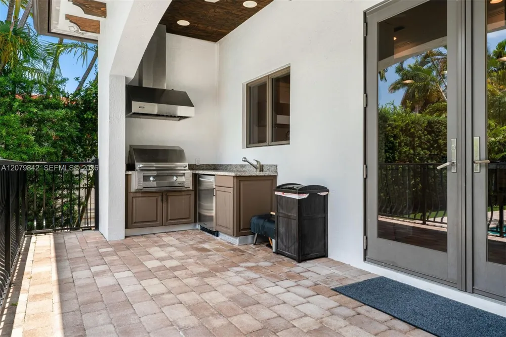 1210 95th Street #18 Bay Harbor Islands, FL 33154