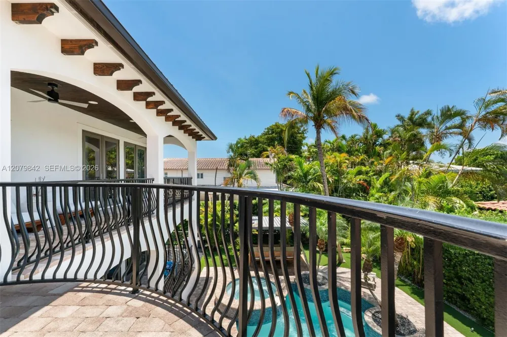 1210 95th Street #18 Bay Harbor Islands, FL 33154
