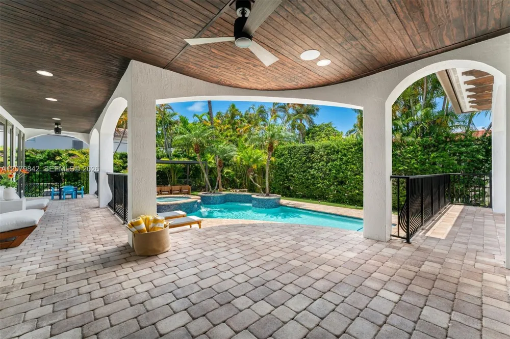 1210 95th Street #18 Bay Harbor Islands, FL 33154