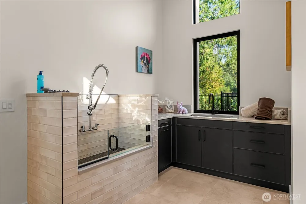 23680 NE 39th Place Redmond, WA 98053