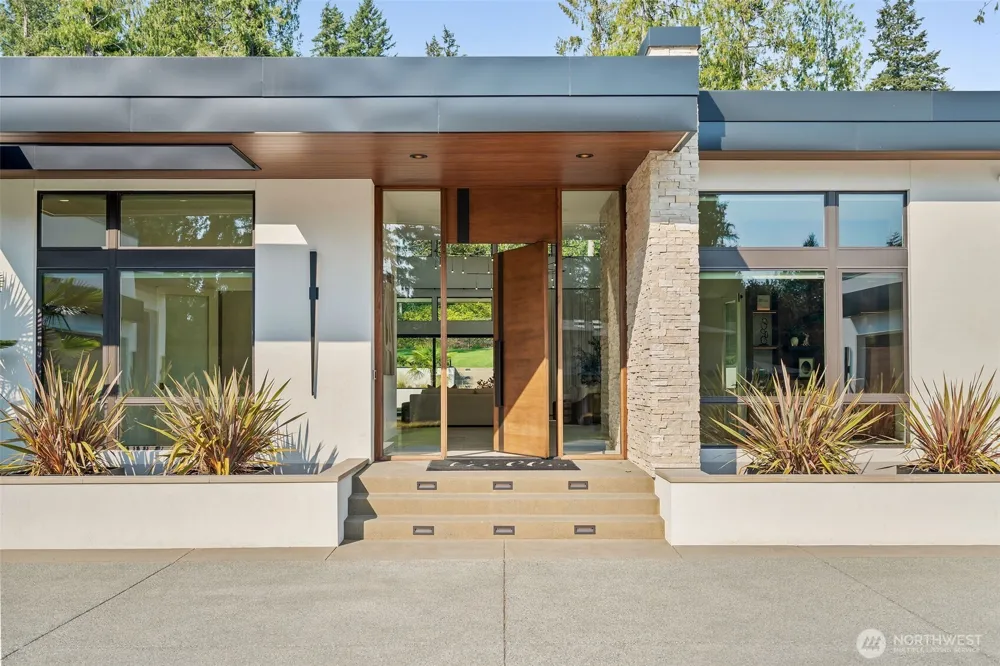 23680 NE 39th Place Redmond, WA 98053