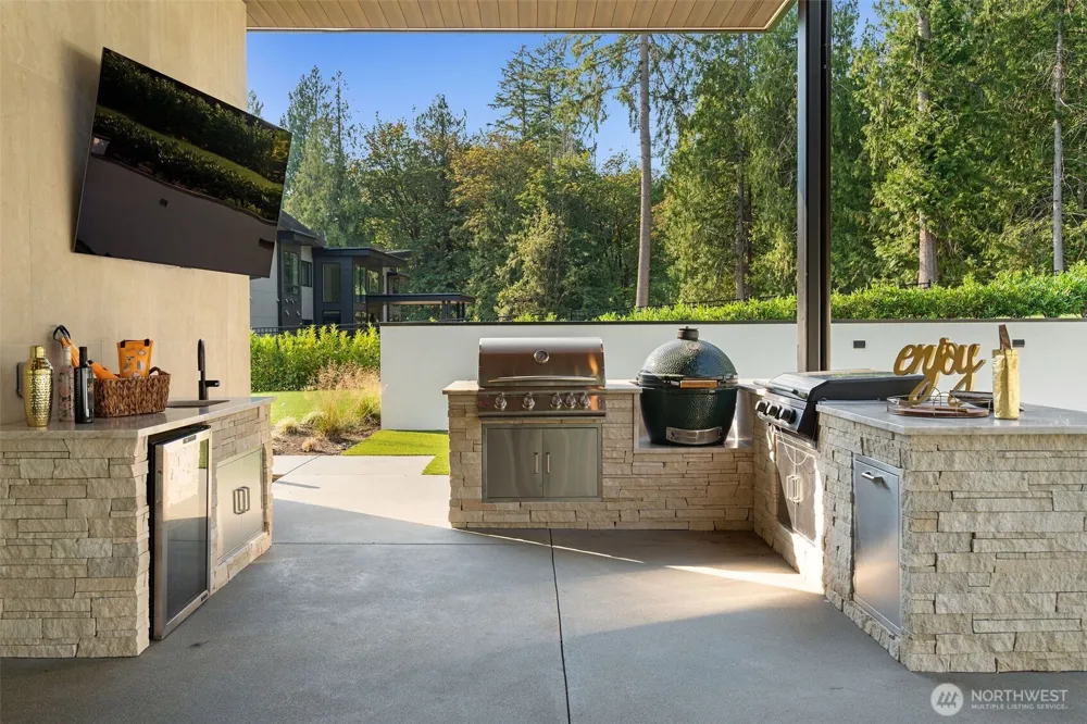 23680 NE 39th Place Redmond, WA 98053