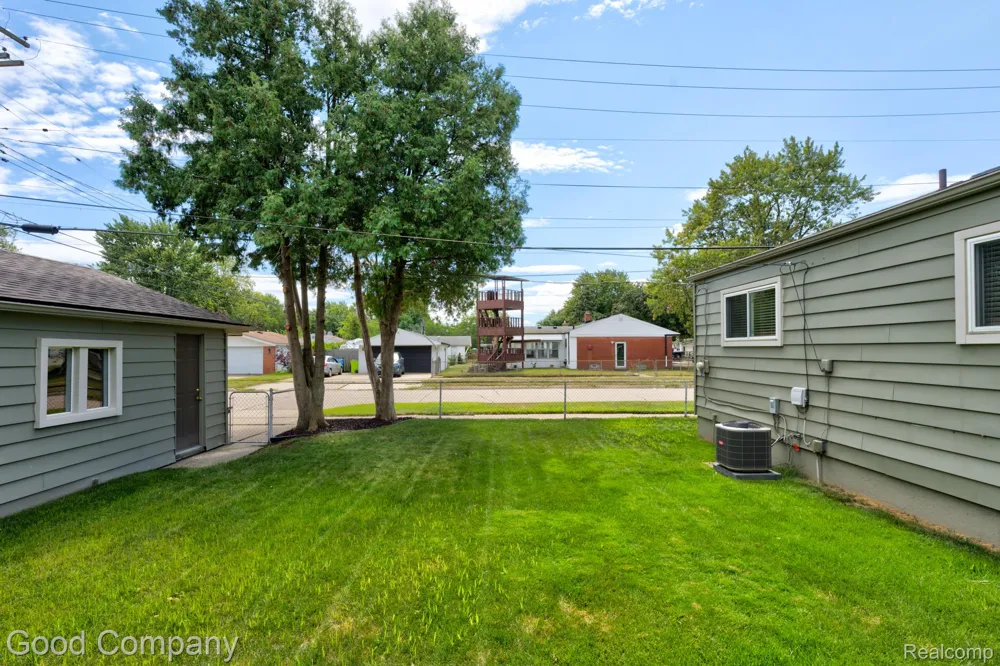 28704 Townley Street Madison Heights City, MI 48071