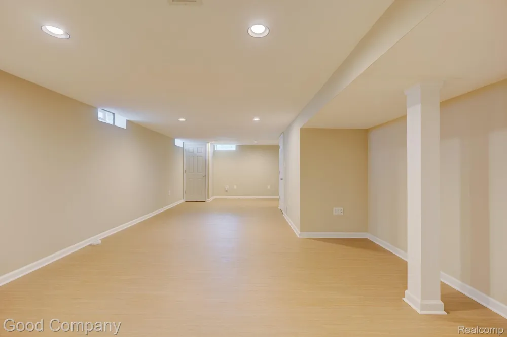 28704 Townley Street Madison Heights City, MI 48071