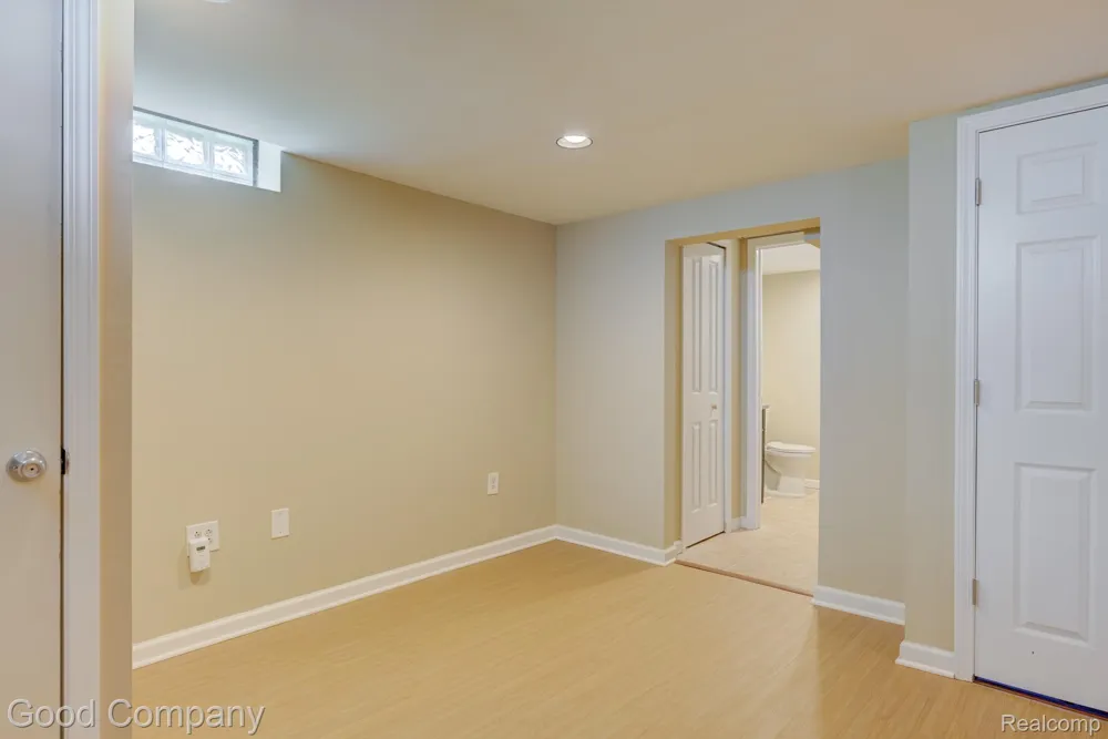 28704 Townley Street Madison Heights City, MI 48071