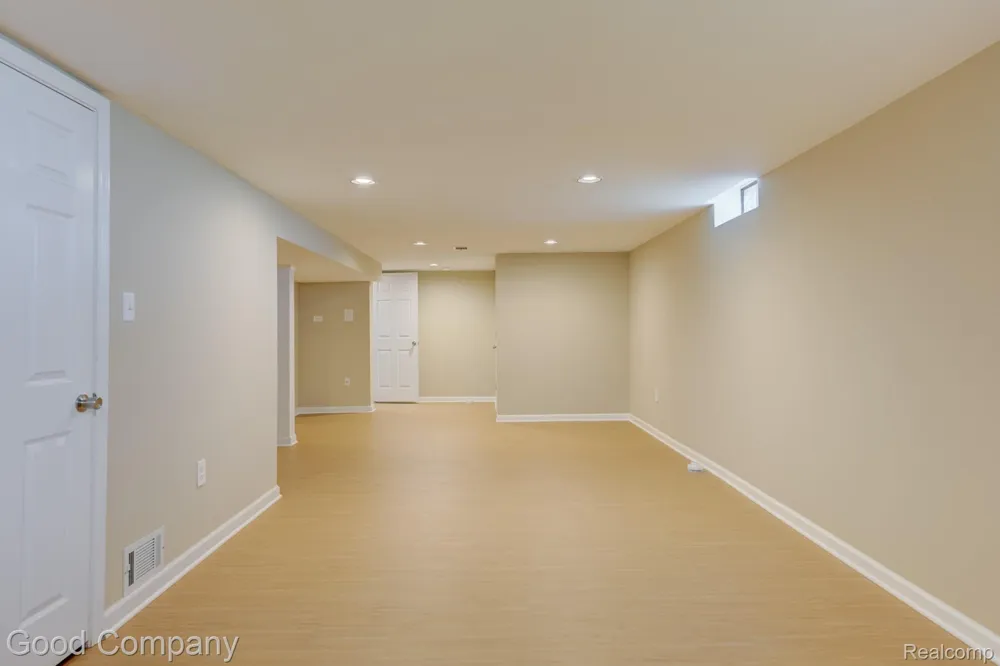 28704 Townley Street Madison Heights City, MI 48071