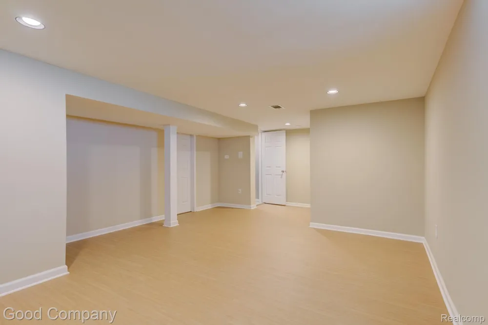 28704 Townley Street Madison Heights City, MI 48071