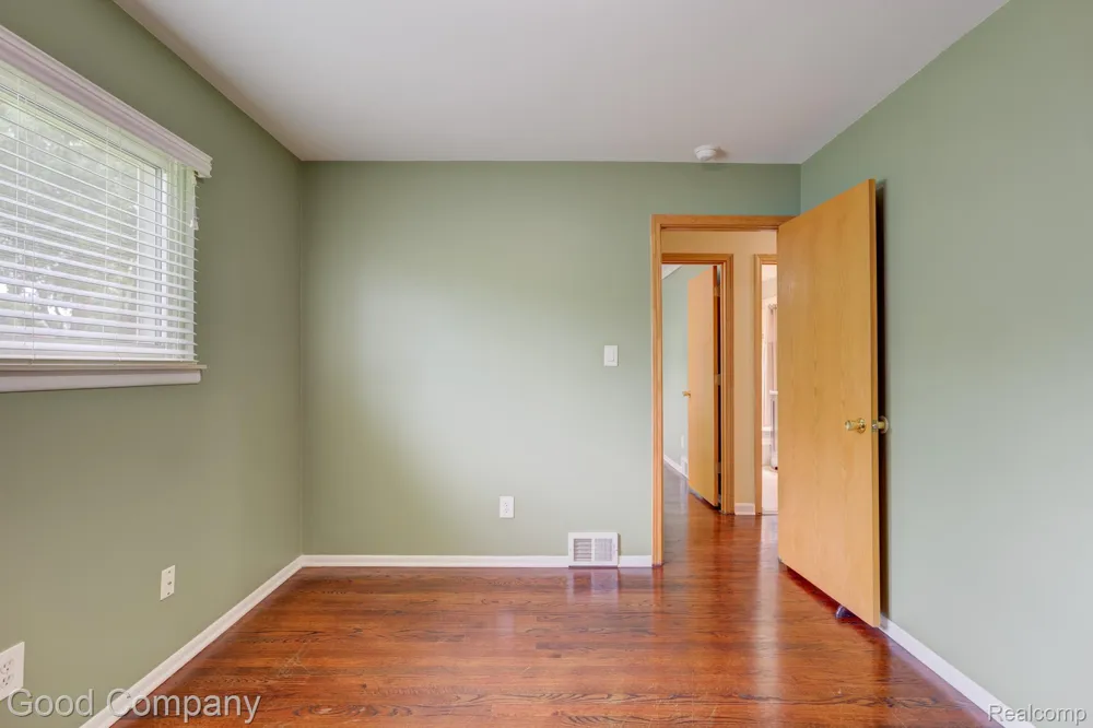28704 Townley Street Madison Heights City, MI 48071