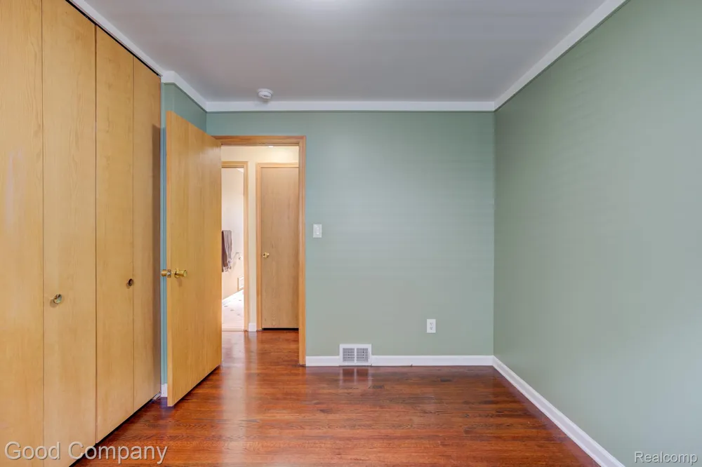 28704 Townley Street Madison Heights City, MI 48071