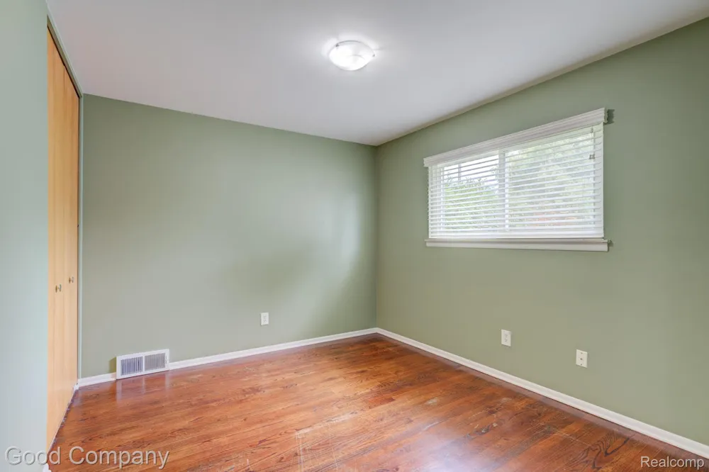 28704 Townley Street Madison Heights City, MI 48071