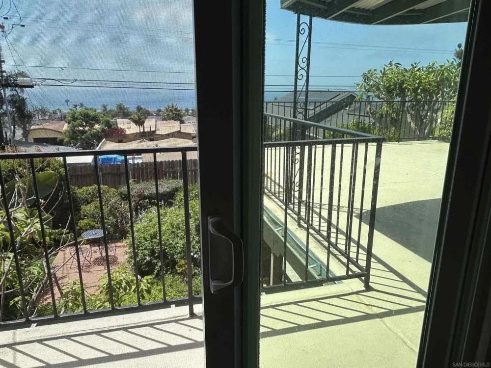 2420 OXFORD AVE. A Cardiff by the Sea, CA 92007