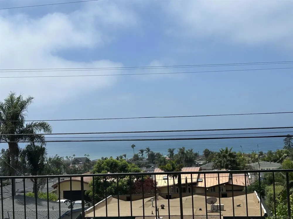 2420 OXFORD AVE. A Cardiff by the Sea, CA 92007