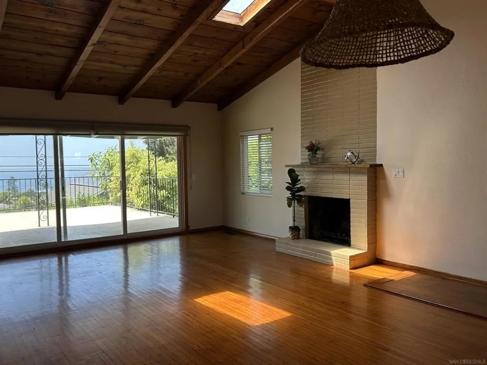 2420 OXFORD AVE. A Cardiff by the Sea, CA 92007